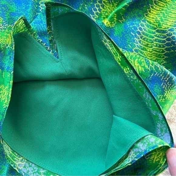 L’agence Kylee Racerback Tank 100% Silk Amazon Viper Print. - Picture 6 of 9